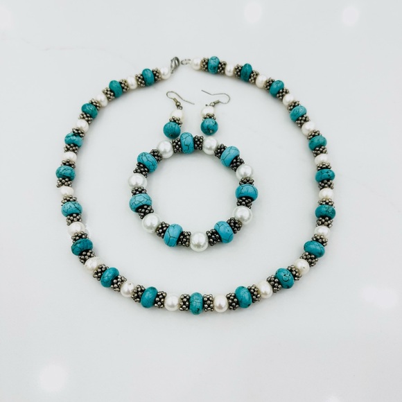 Pearl necklace, earrings and bracelet set - Picture 1 of 1